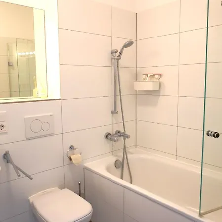 Privates In Westberlin - Jomi *