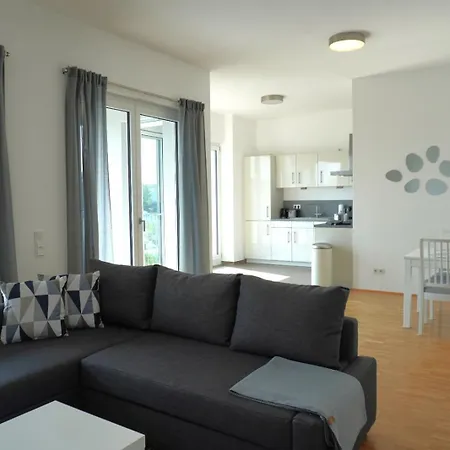 Privates In Westberlin - Jomi Apartman