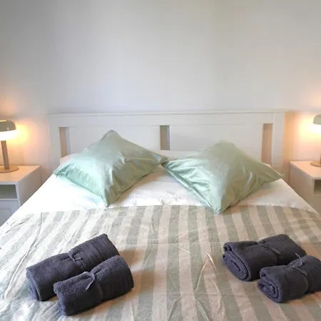 Privates In Westberlin - Jomi Apartman