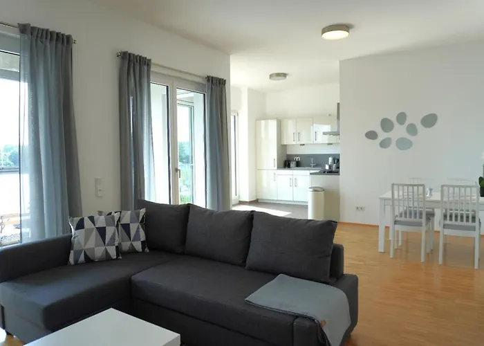 Privates In Westberlin - Jomi Apartman